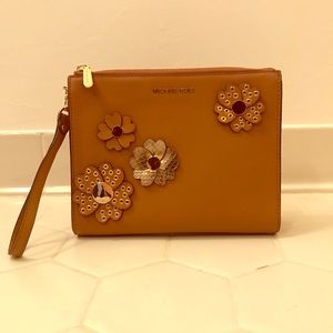 NWOT Floral Appliqué Medium Travel Pouch Bag